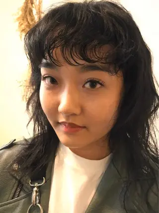 セミロング パーマ 羽エクステ🩷 🤍まき🤍のマツエク・マツパデザイン