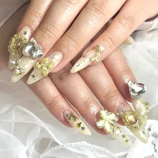 ネイル ルシイ🎀新宿長さ 出しパーツ専門店のネイルデザイン