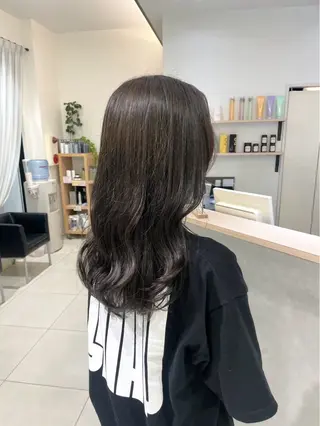 カラー SLASHスラッシュ 辻村  彩華のヘアスタイル