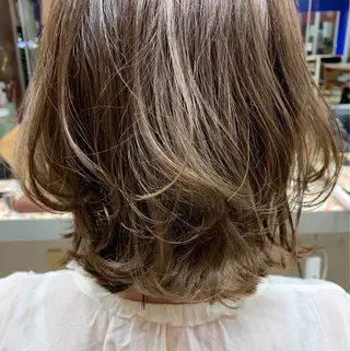 ミディアム カラー 相田 優子のヘアスタイル