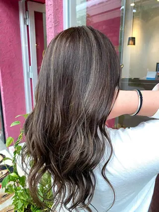 ロング カラー デザインカラー✨新倉 佑奈のヘアスタイル