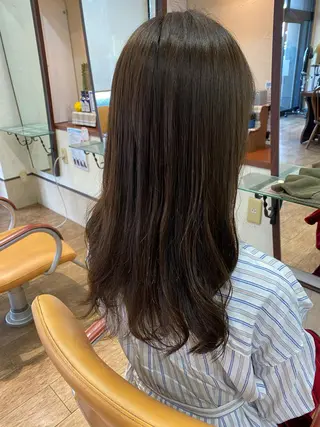 セミロング カラー サプリームヘア 飯田みち瑠のヘアスタイル
