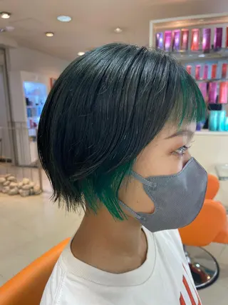 ショート カラー 鶴﨑 美優亜のヘアスタイル