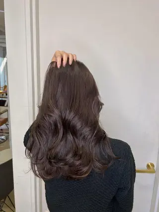 ロング 透明感カラー NAN AMI グレージュのヘアスタイル