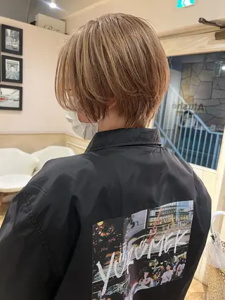 ショート カラー レイヤー×艶髪特化 マネージャー安藤光司のヘアスタイル