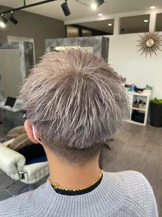 カラー メンズ Merlyosaka 早川未来のヘアスタイル