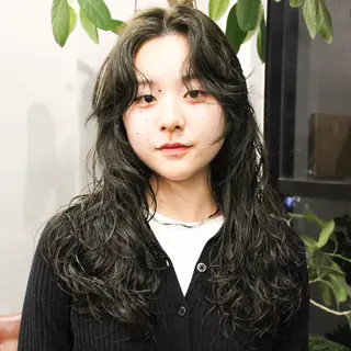 ロング カラー パーマ 藤川迅 曲がる縮毛矯正のヘアスタイル