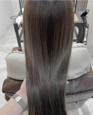 ロング 山本 晃のヘアスタイル