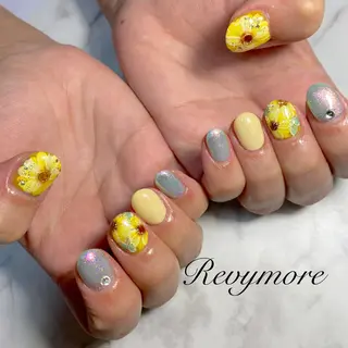 ミディアム ネイル nail salon Revymoreのネイルデザイン