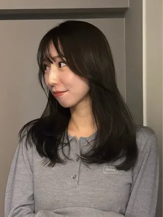 セミロング カラー ワンカールで盛れる レイヤー🎀Macoのヘアスタイル