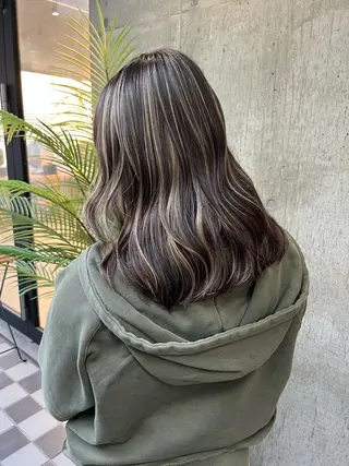 ミディアム 🌊ハイライト Rizu🌊のヘアスタイル