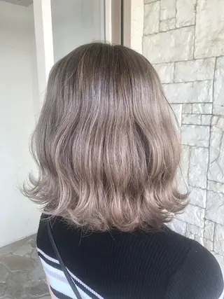 カラー 井上 歩美のヘアスタイル