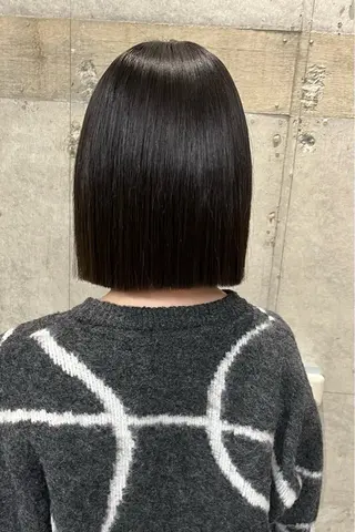 瑠己杏 :ボブ/ ハイトーンワンカラーのヘアスタイル
