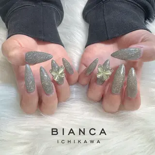 ネイル Bianca 石井🎀のネイルデザイン