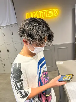 ミディアム カラー パーマ メンズ メンズパーマ特化 TAIGAのヘアスタイル