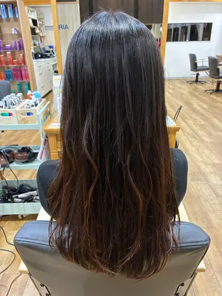 ロング 安島(あじま) 慎(まこと)のヘアスタイル