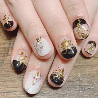 ショート .. momoko🕊のネイルデザイン