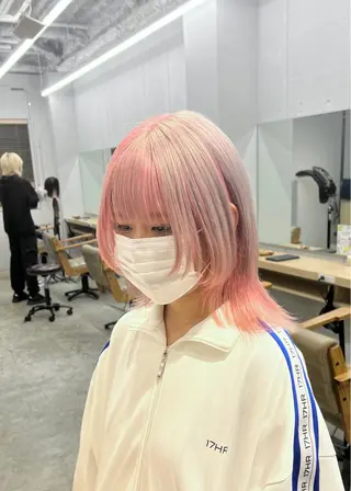 ミディアム カラー ブリーチ毛の縮毛矯正 ハイトーン/岡本智樹のヘアスタイル