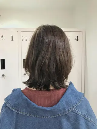 ミディアム オカダ ノゾミのヘアスタイル
