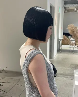 ショート oma　袮次金 鈴香のヘアスタイル