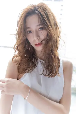 ロング カラー ハイトーン/レイヤー 💜Akaneのヘアスタイル
