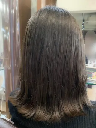 ミディアム カラー 菅野 美咲のヘアスタイル