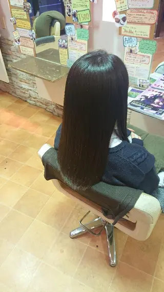 ロング カラー 山口 彩海のヘアスタイル