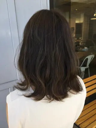 セミロング カラー ツキダテ ユイのヘアスタイル