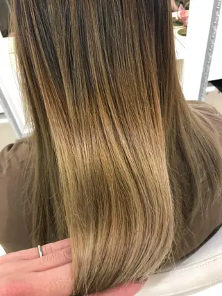 カラー 三鷹で1番ショート ボブをカットする新谷のヘアスタイル