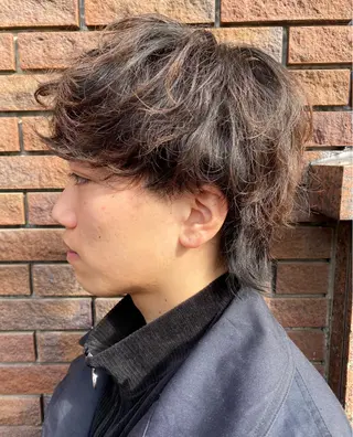 メンズ 推しカラー オタク美容師 山本のヘアスタイル