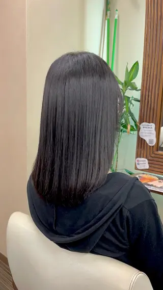 ミディアム 西形 梨瑚のヘアスタイル