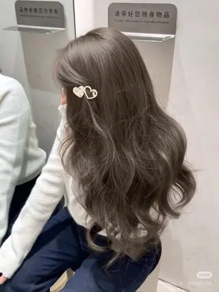 ロング カラー 透明感カラー グレージュ/あいのヘアスタイル
