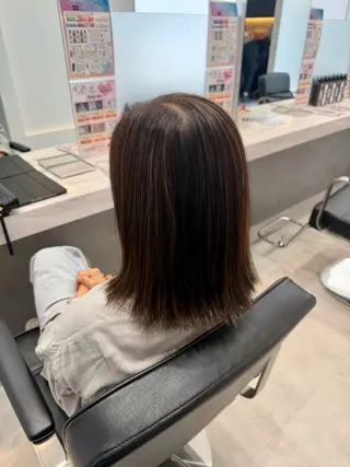 ショート カラー 岡田 詠のヘアスタイル