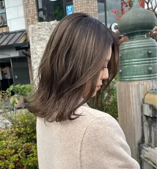 ミディアム 艶髪/Wカラー 蓮のヘアスタイル