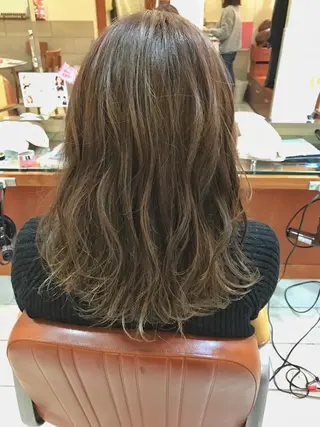 セミロング カラー 🪐脱白髪染め 🪐松尾菜々美のヘアスタイル