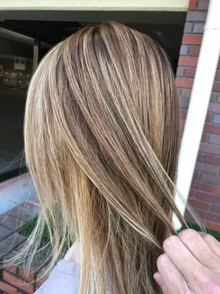ミディアム カラー レイヤーカット匠 イソザキノリユキのヘアスタイル