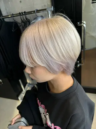 ショート カラー _WHITE / KENTOのヘアスタイル