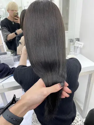 カラー 韓国🇰🇷トレンド レイヤーカット🩶のヘアスタイル