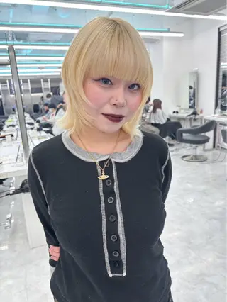 ショート カラー ブリーチ/ハイトーン /レイヤーのヘアスタイル