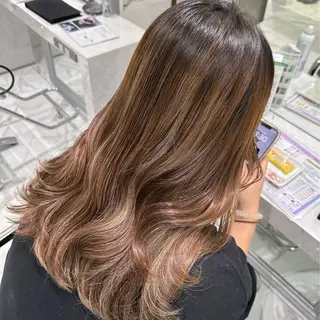 セミロング カラー ハッシュカット 田窪珠妃のヘアスタイル