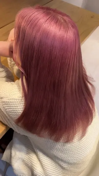 カラー ニトウ レイナのヘアスタイル