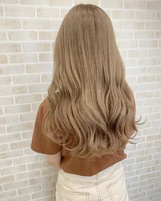 セミロング カラー 薄田 珠美のヘアスタイル