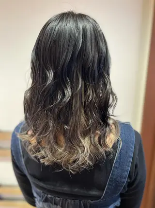 ミディアム カラー 蓮見  友里のヘアスタイル