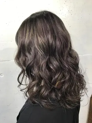 ミディアム カラー UNDER vr 【アンダーバー】のヘアスタイル