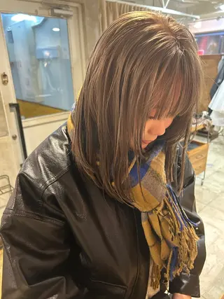 セミロング カラー さの あやねのヘアスタイル