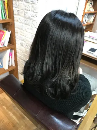 ミディアム カラー yui .のヘアスタイル