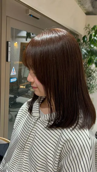 ミディアム カラー 赤みゼロ 🤎柔ベージュのヘアスタイル