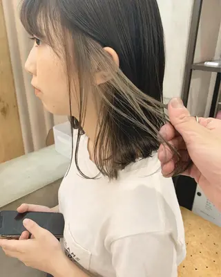 ミディアム カラー ネイル ハイトーンボブ 前田 表参道 グレージュのヘアスタイル