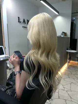 ロング ミルクティーベージュ MAIのヘアスタイル