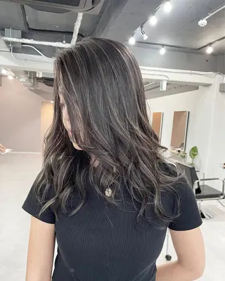 ミディアム カラー 西村あきや トレンド韓国ヘアのヘアスタイル